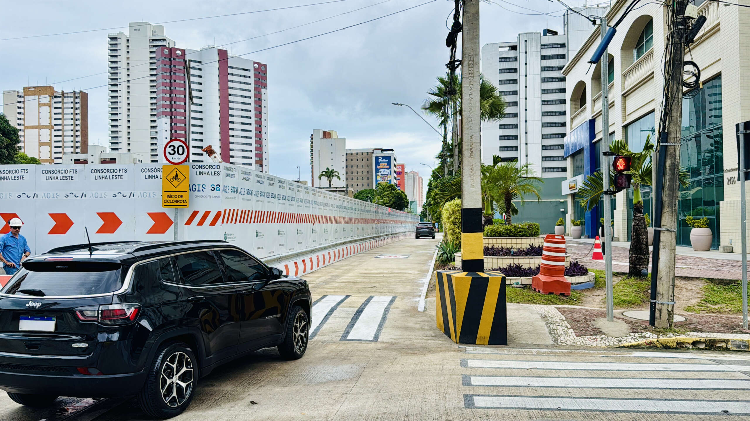 Seinfra libera tráfego parcial de veículos na Av. Santos Dumont, entre as ruas Nunes Valente e Tibúrcio Cavalcante