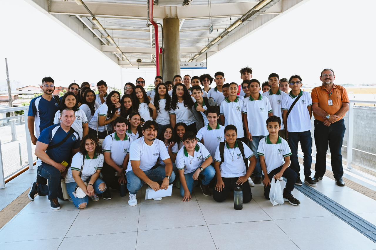 Metrofor recebe alunos da rede pública para aulas de História e Geografia