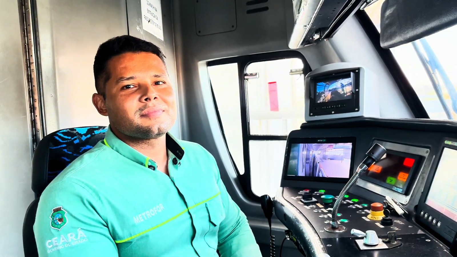 Dia Nacional dos Metroviários: conheça os profissionais que fazem o transporte sobre trilhos no Ceará