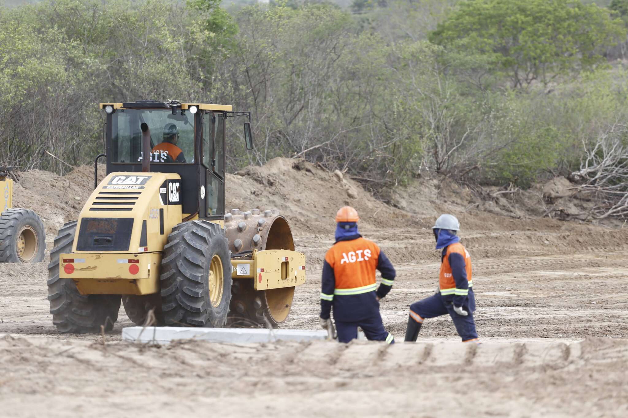 Com Fase 1 em 80% de execução, governador Elmano de Freitas vistoria obras da Transnordestina