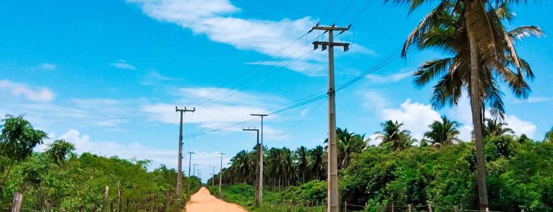 Seinfra avança com investimento de R$ 11 milhões para modernizar rede elétrica e fortalecer turismo no Litoral Norte