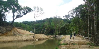 Fiscais da Semace embargam obra na Serra da Aratanha