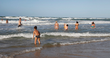 Fortaleza permanece com 20 trechos indicados para banho de mar