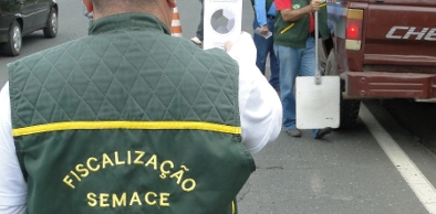 12 carros autuados em blitze para minimizar a poluição atmosférica em Fortaleza