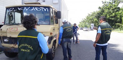 Semace multa 14 veículos em blitze de combate à fumaça negra em Fortaleza