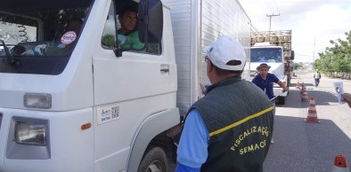 220 veículos a diesel vistoriados na RMF em blitze da Semace de combate à fumaça negra