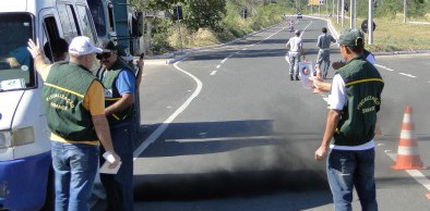 14 carros autuados no Cariri por poluição atmosférica