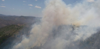 Semace sobrevoa área atingida por incêndio na Serra de Baturité para tomar as medidas cabíveis