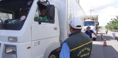 223 veículos vistoriados e sete multados em blitze de combate à fumaça negra em Fortaleza