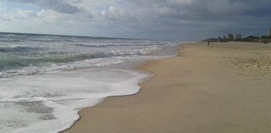 Balneabilidade em Fortaleza: setor Leste foi o que mais apresentou praias próprias para banho em 2016