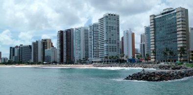 Fortaleza com poucas praias próprias para banho