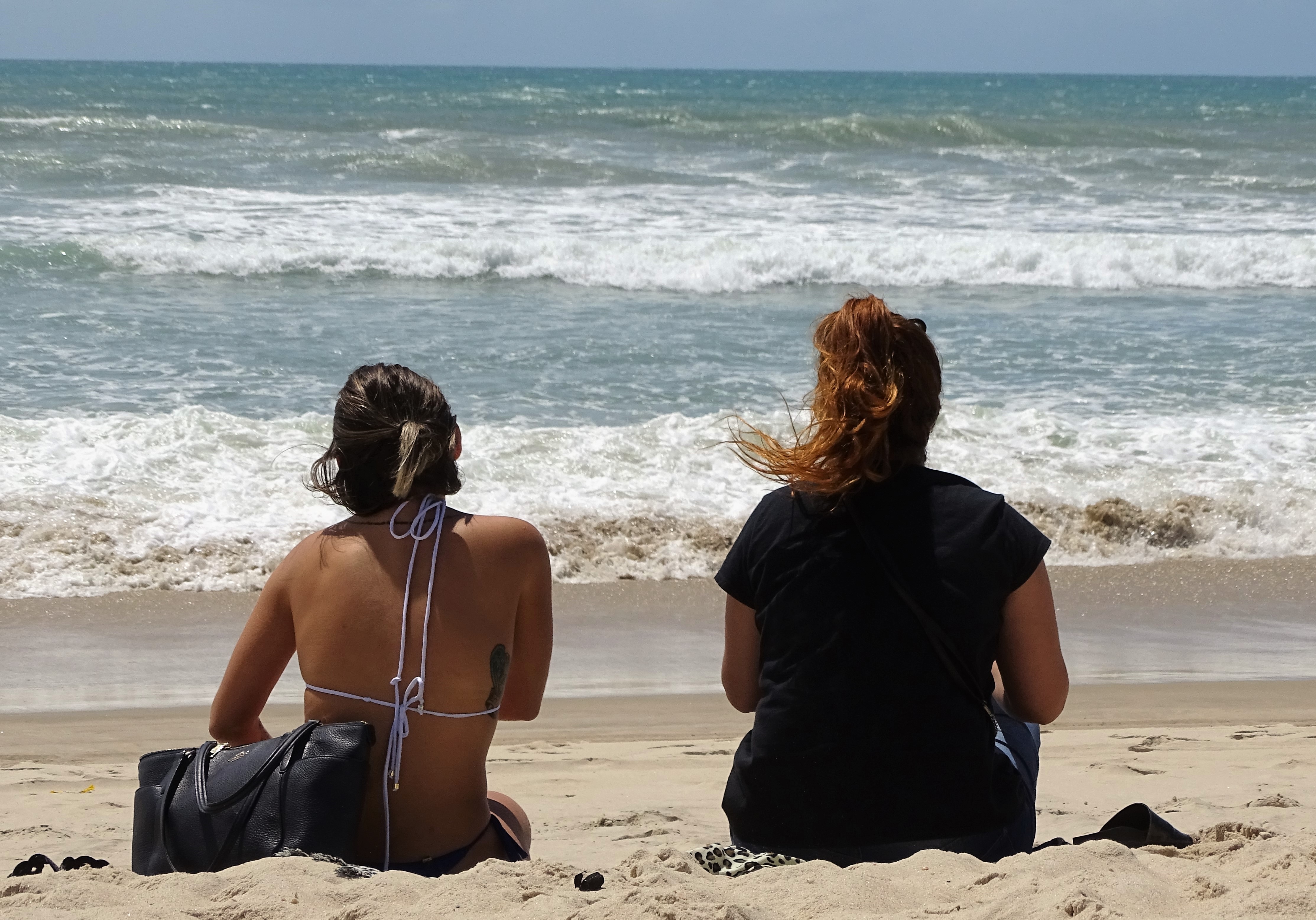 Condição de banho de mar segue melhorando em Fortaleza