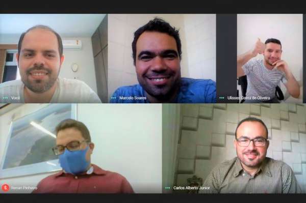 Reunião virtual na tela do computador
