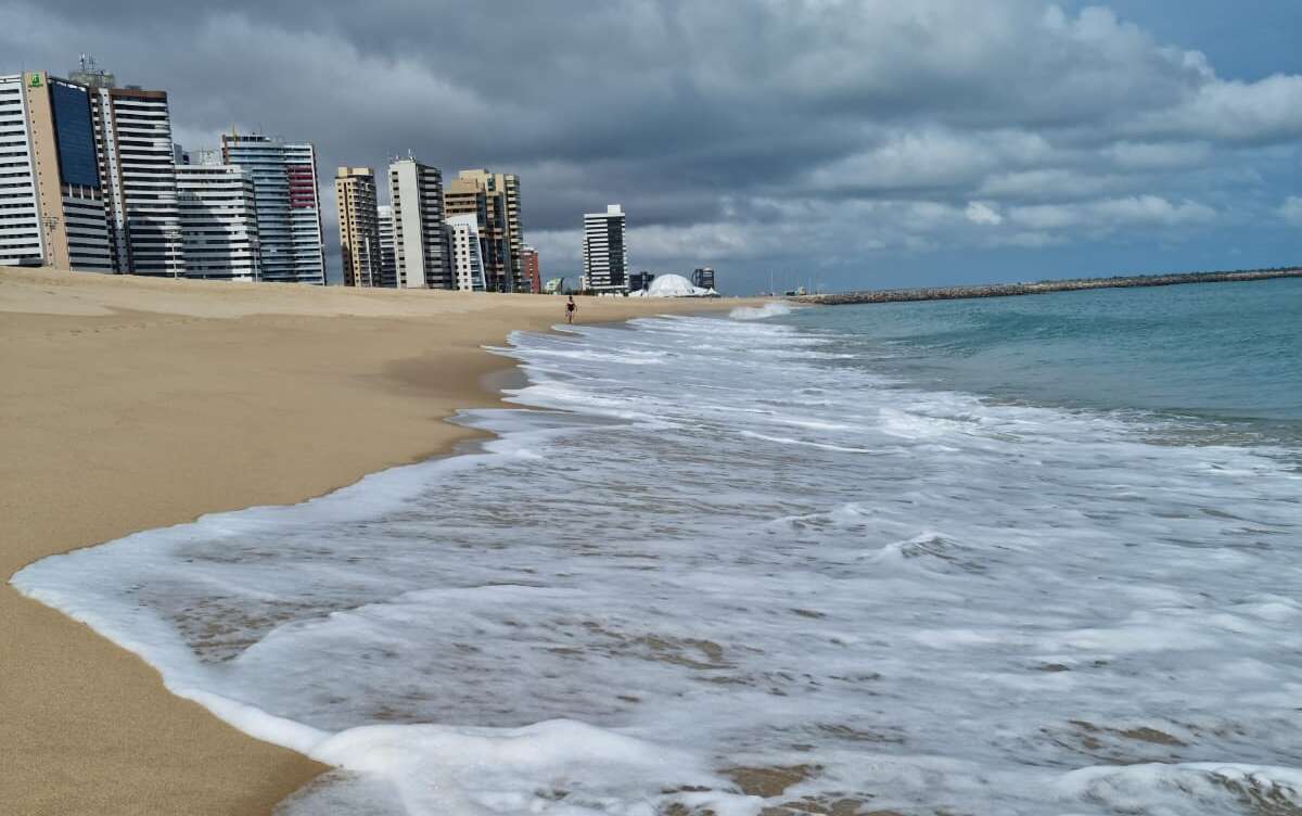 De acordo com o Boletim de Balneabilidade da Semace, 12 trechos das praias de Fortaleza estão próprios para banho