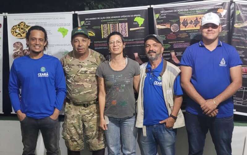 Fiscais ambientais da Semace são treinados para identificação, contenção e manejo de serpentes