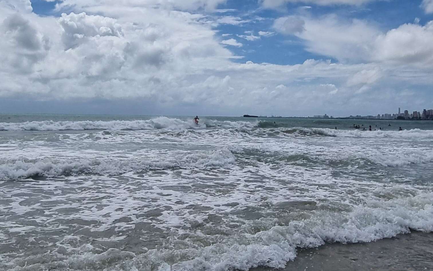 Boletim de balneabilidade da Semace aponta 36 praias adequadas para banho no litoral cearense