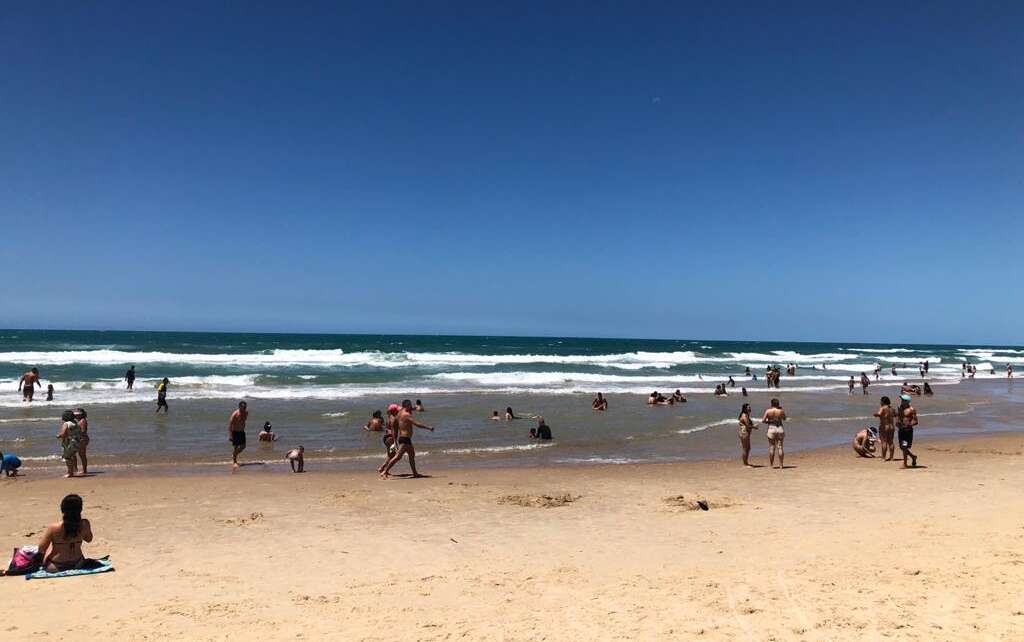 Fortaleza tem 15 trechos próprios para banho neste fim de semana