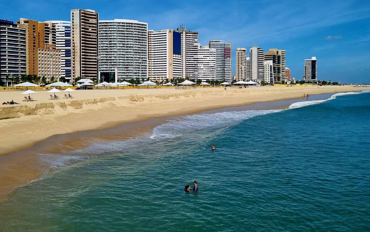 Fortaleza: 17 áreas são indicadas para banho neste fim de semana