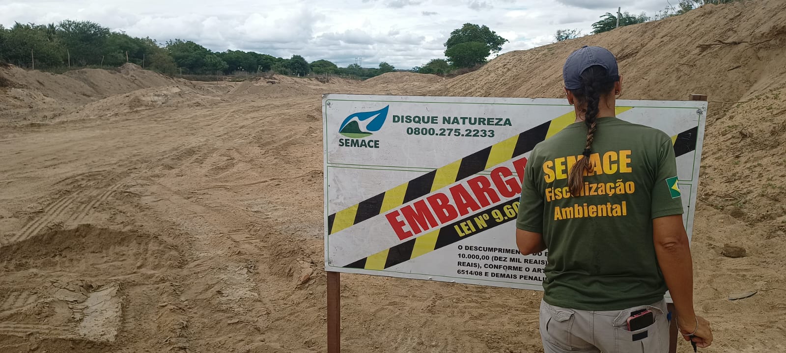 Fiscais da Semace embargam extração mineral no Rio Curu