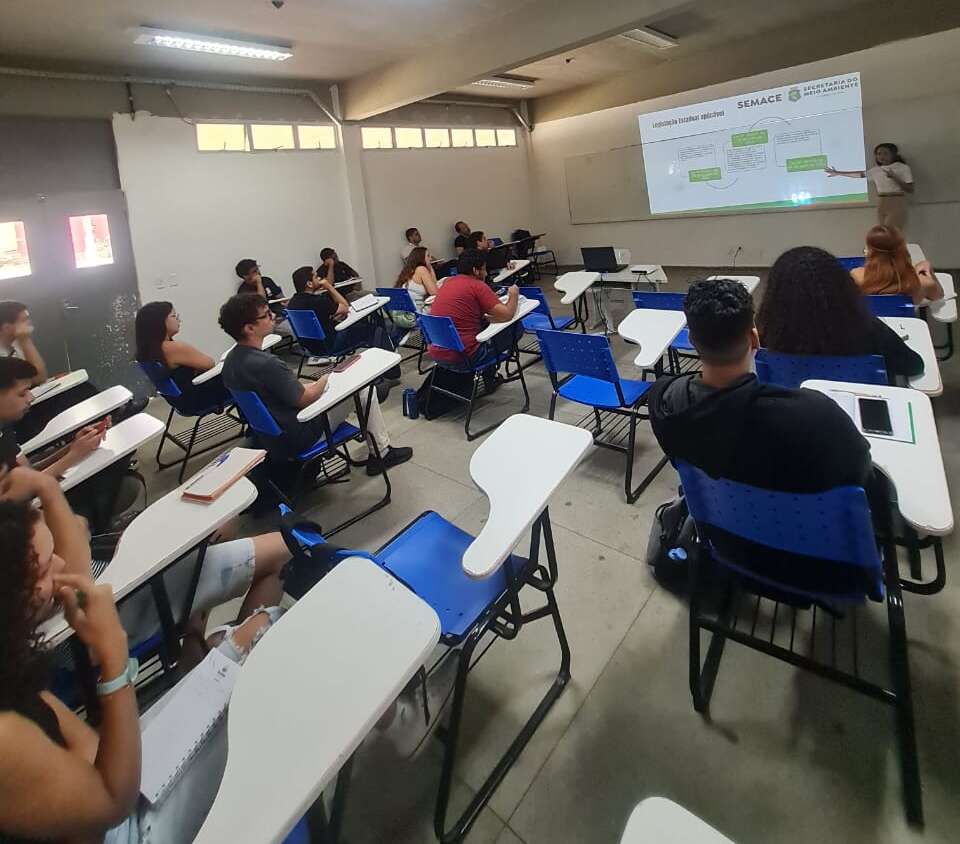 Licenciamento ambiental: Semace compartilha avanços e experiências com estudantes da UECE