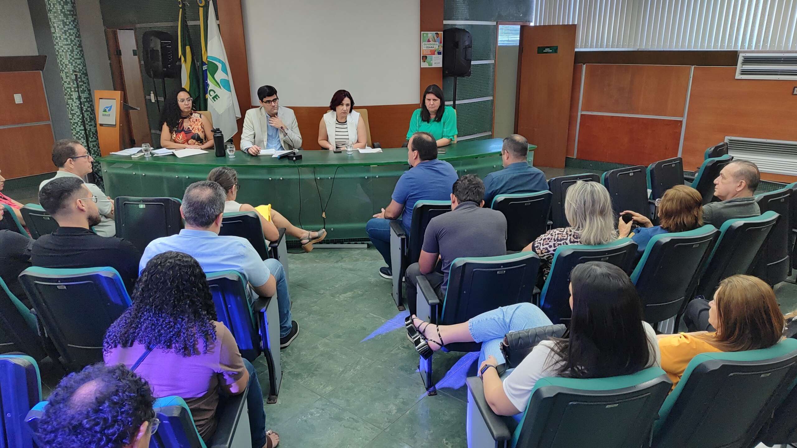 Semace e comunidade dialogam sobre poluição ambiental nos bairros Ellery e Presidente Kennedy