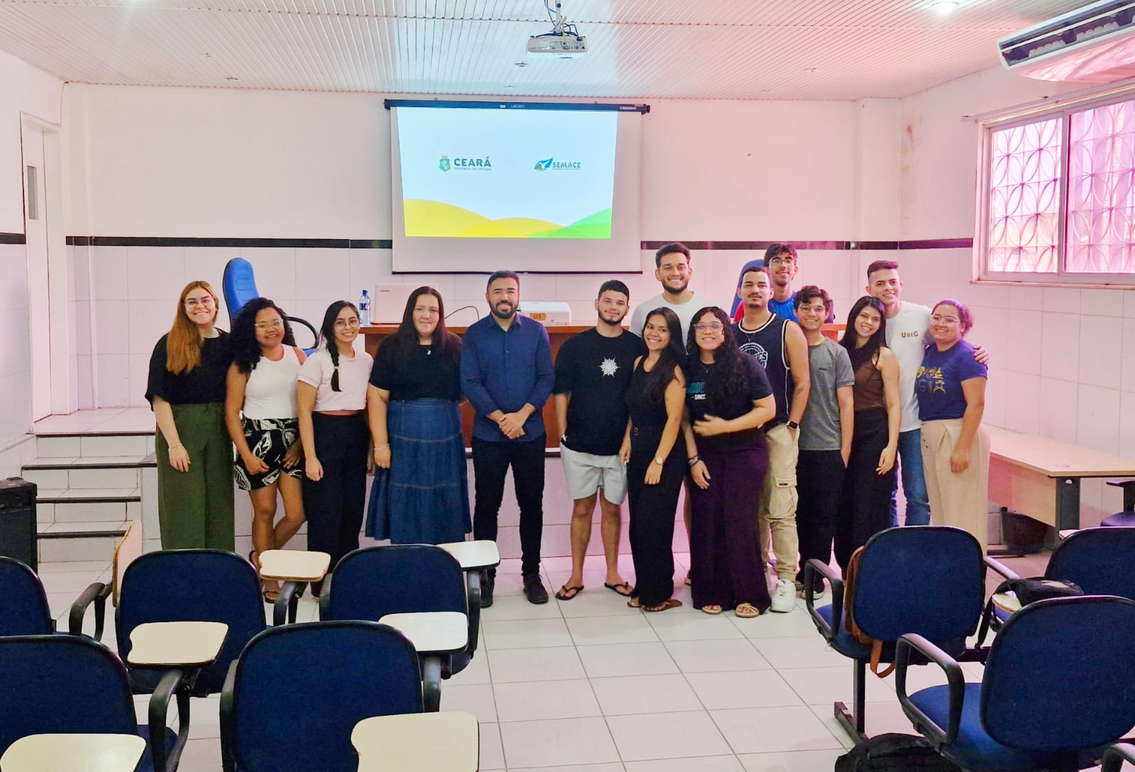 Semace dialoga com estudantes da UVA sobre papel do biólogo na gestão ambiental