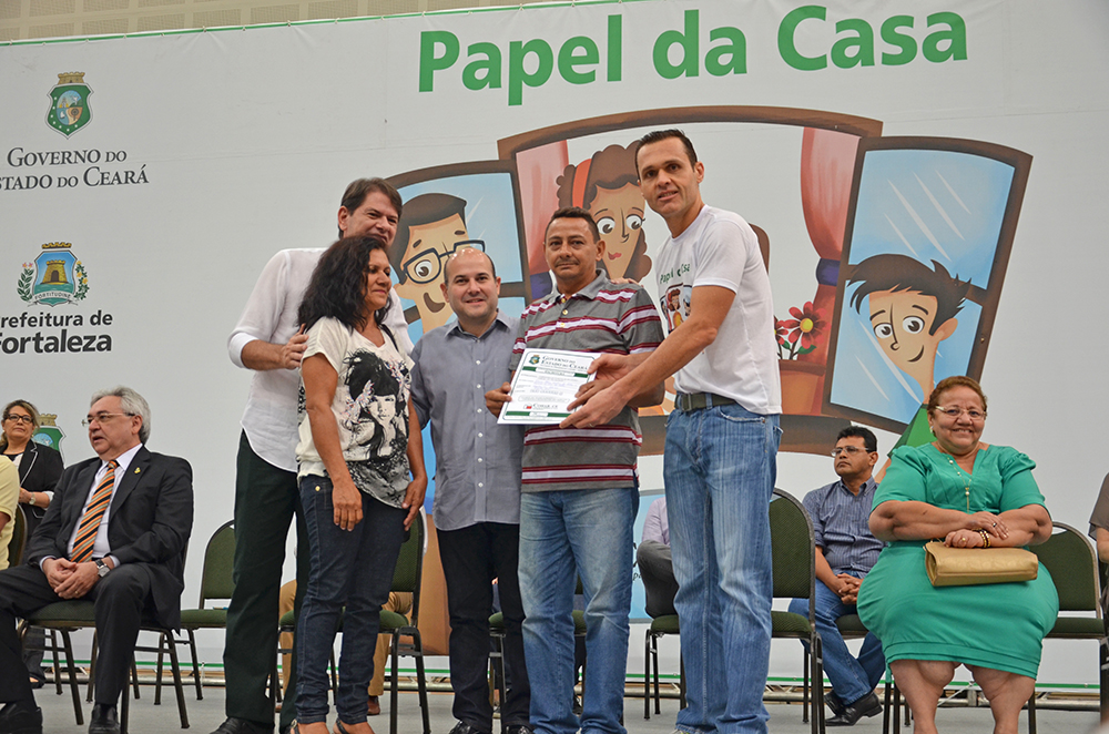 13.12.2014---Entrega-de-escrituras-Papel-da-Casa-089