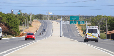 Ceará de Ponta a Ponta: governador inaugura trecho da CE-040 que agiliza acesso a praias do Litoral Leste