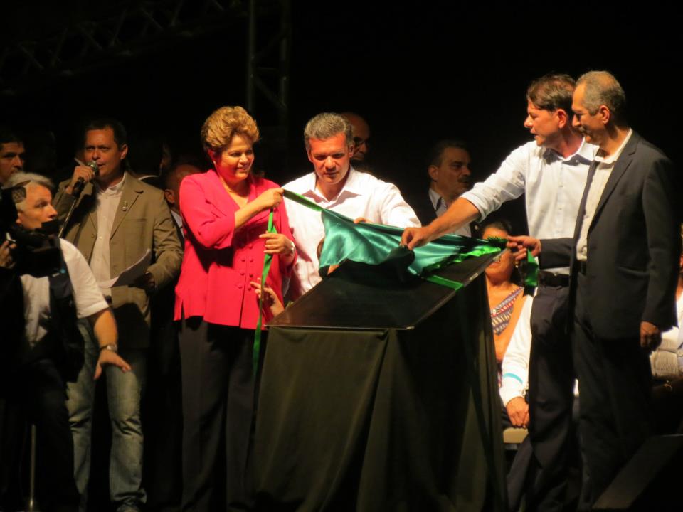 Arena Castelão é inaugurada em grande estilo