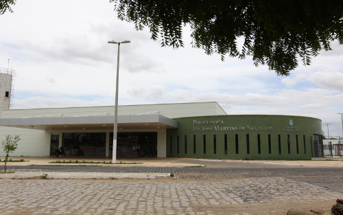 Cid Gomes inaugura Policlínica em Russas
