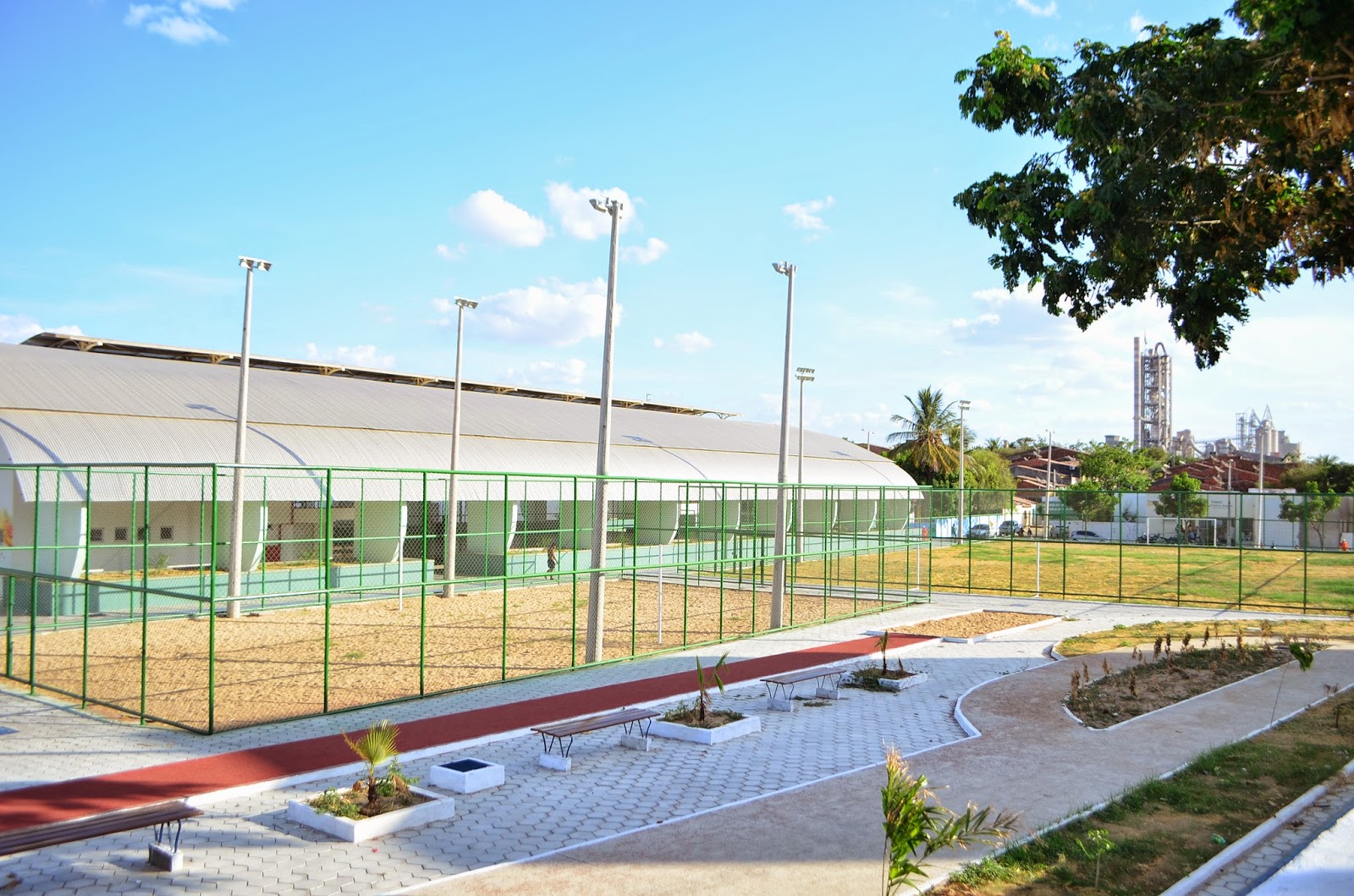 Cid Gomes inaugurou Praça da Juventude em Sobral nesta quinta-feira (13)