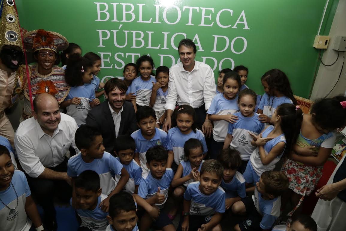 Camilo Santana reabre o acervo da Biblioteca Pública do Estado do Ceará