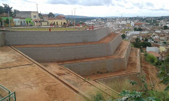 Governo do Estado inaugura obra de recuperação ambiental e urbanização no bairro Seminário, em Crato