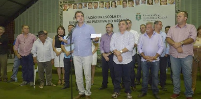 Governador inaugura escola de ensino médio em comunidade rural de Assaré