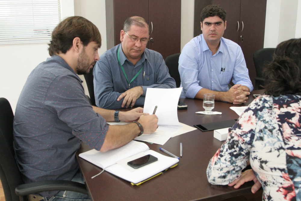 Arquivo Público do Ceará: Secult e DAE assinam ordem de serviço para preparação do espaço que receberá acervo durante reforma