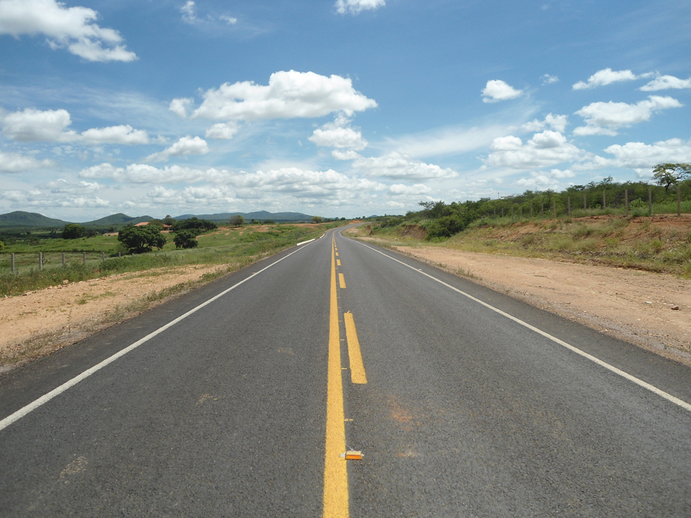 Pavimentação da rodovia CE-288 segue em andamento no Cariri