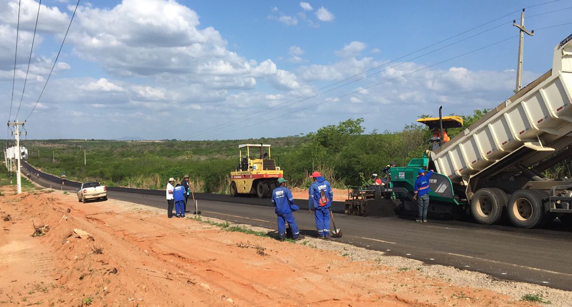 Restauração da CE-329 leva desenvolvimento para a Região Norte