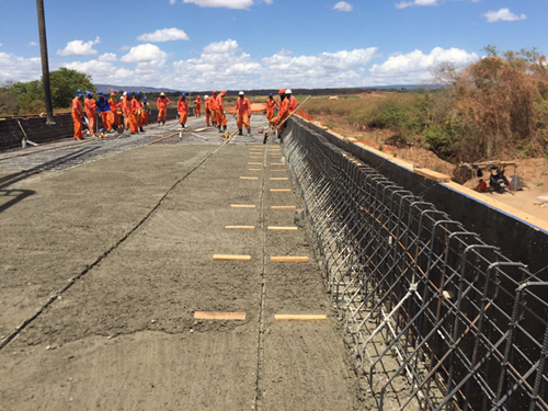 Obra de pavimentação do trecho Missão Velha – Juazeiro do Norte segue em andamento