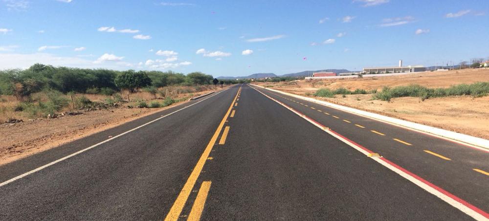 Sertão de Crateús recebe pavimentação de novo trecho rodoviário