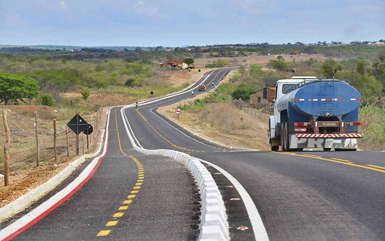 Ceará de Ponta a Ponta: Governo do Ceará entrega 70 km de estradas no Sertão Central