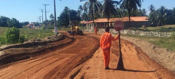 Governo do Ceará melhora acesso a praias de Icapuí