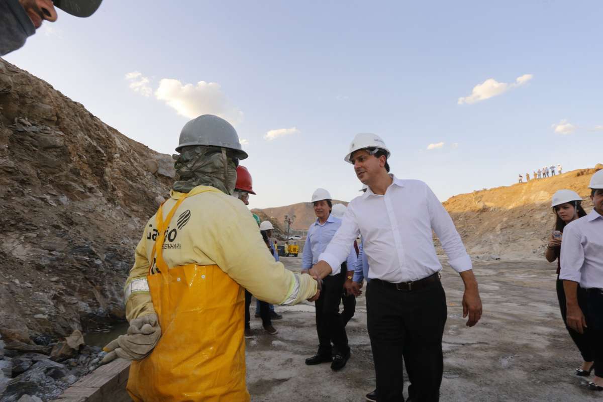 Crateús: Governador visita obras que trarão segurança hídrica e viária para a região