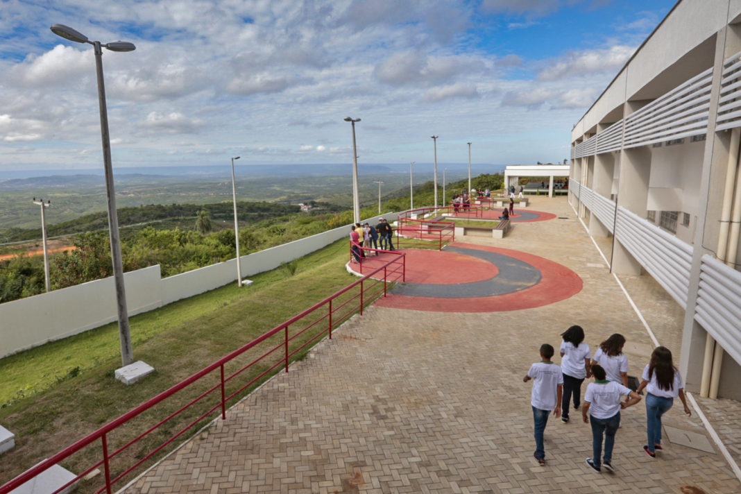 Caririaçu recebe escola adaptada à região serrana