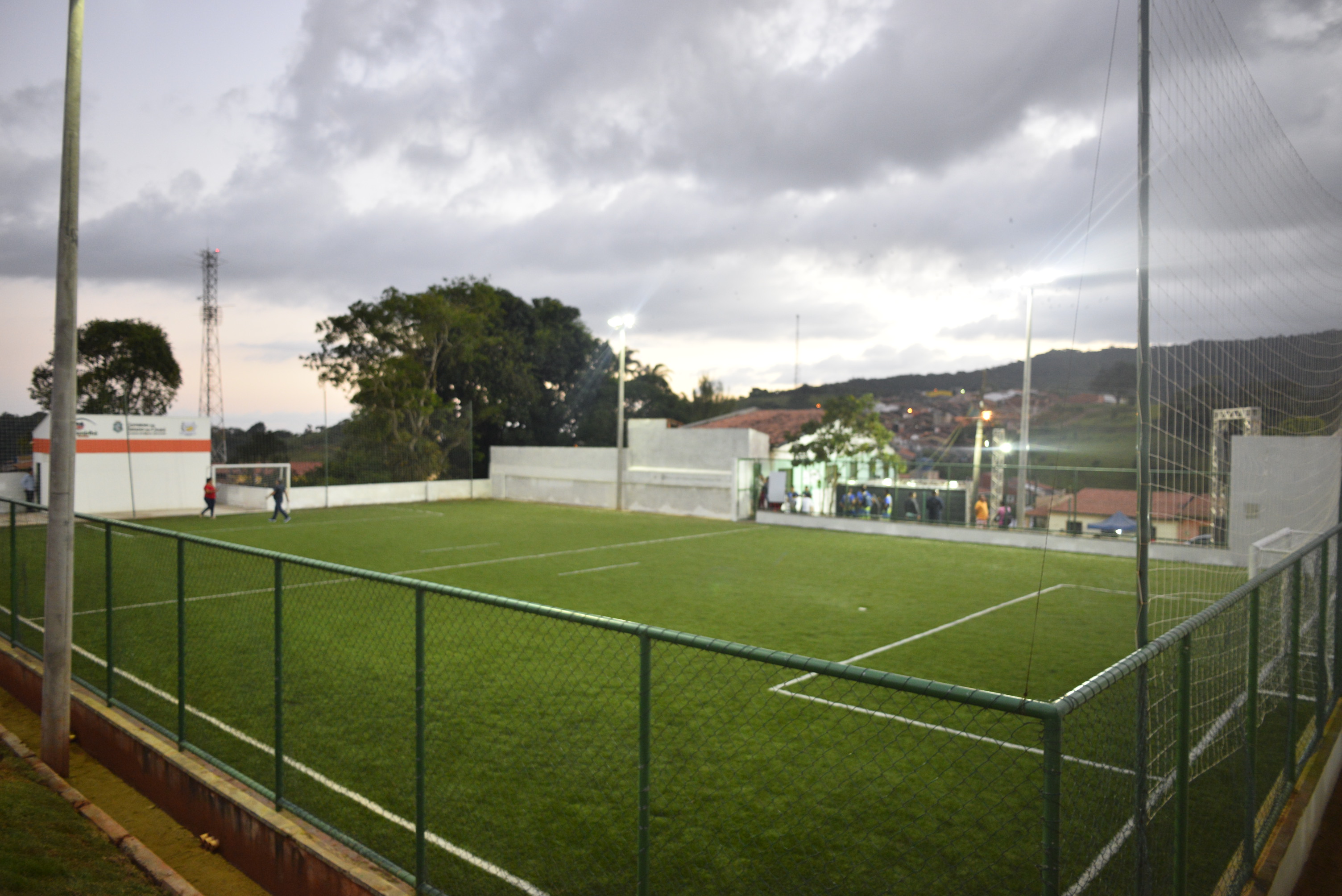 Governo do Ceará entrega 54ª Areninha e fortalece esporte em Aratuba