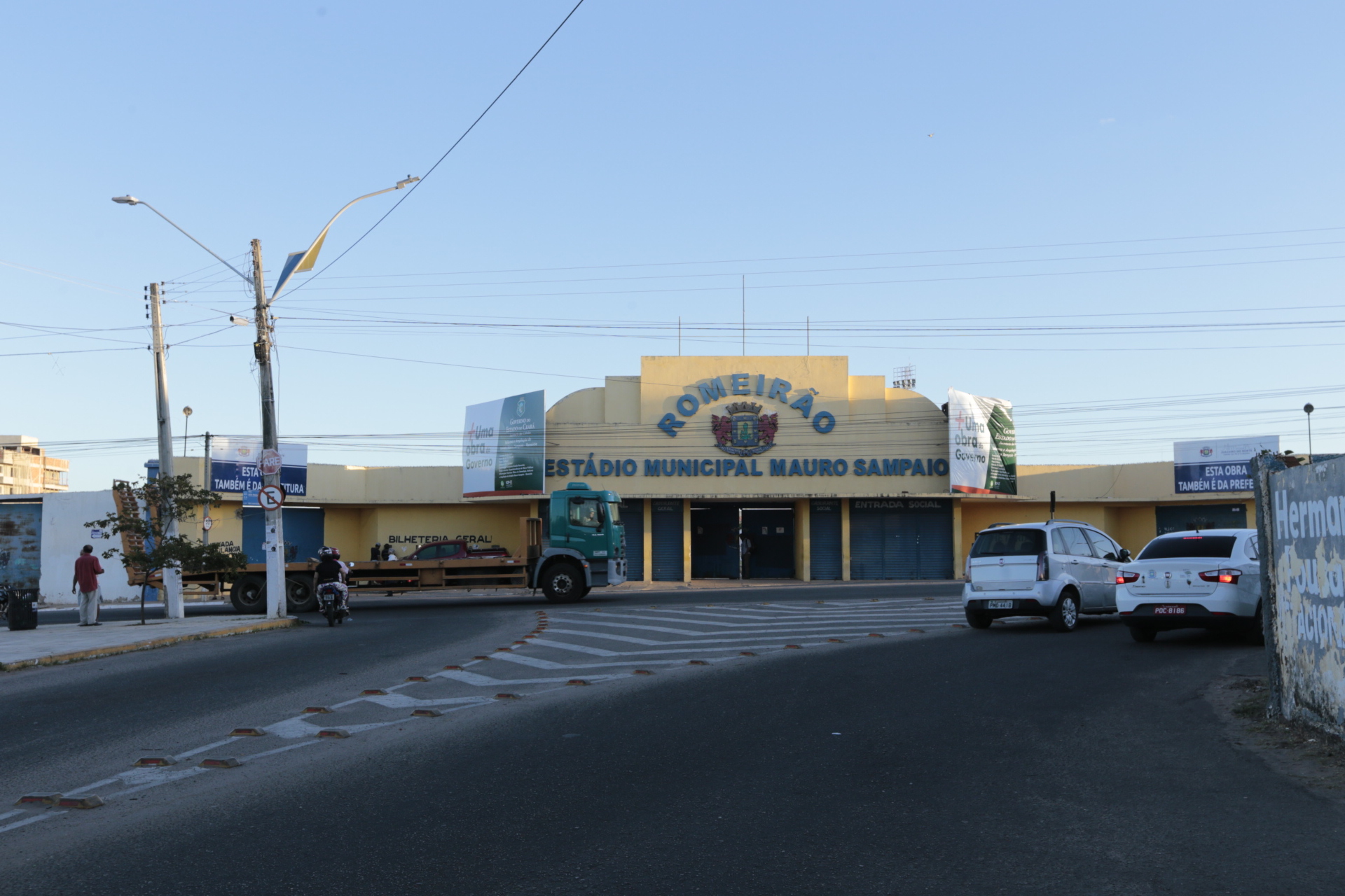 Governo do Ceará inicia obras da nova arena Romeirão, em Juazeiro do Norte e inaugura areninha em Barbalha