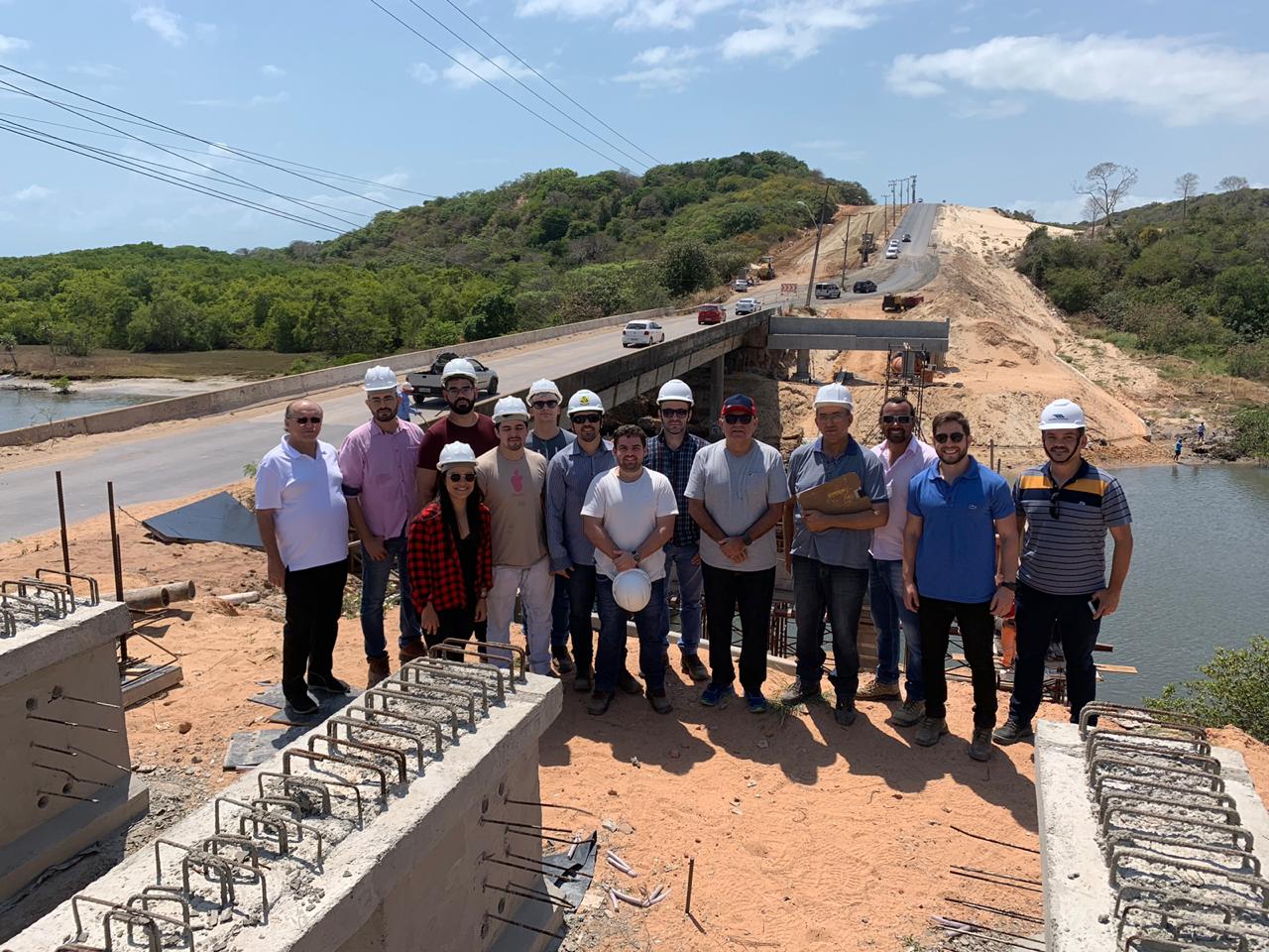 Estudantes de Engenharia Civil visitam obras da CE-025