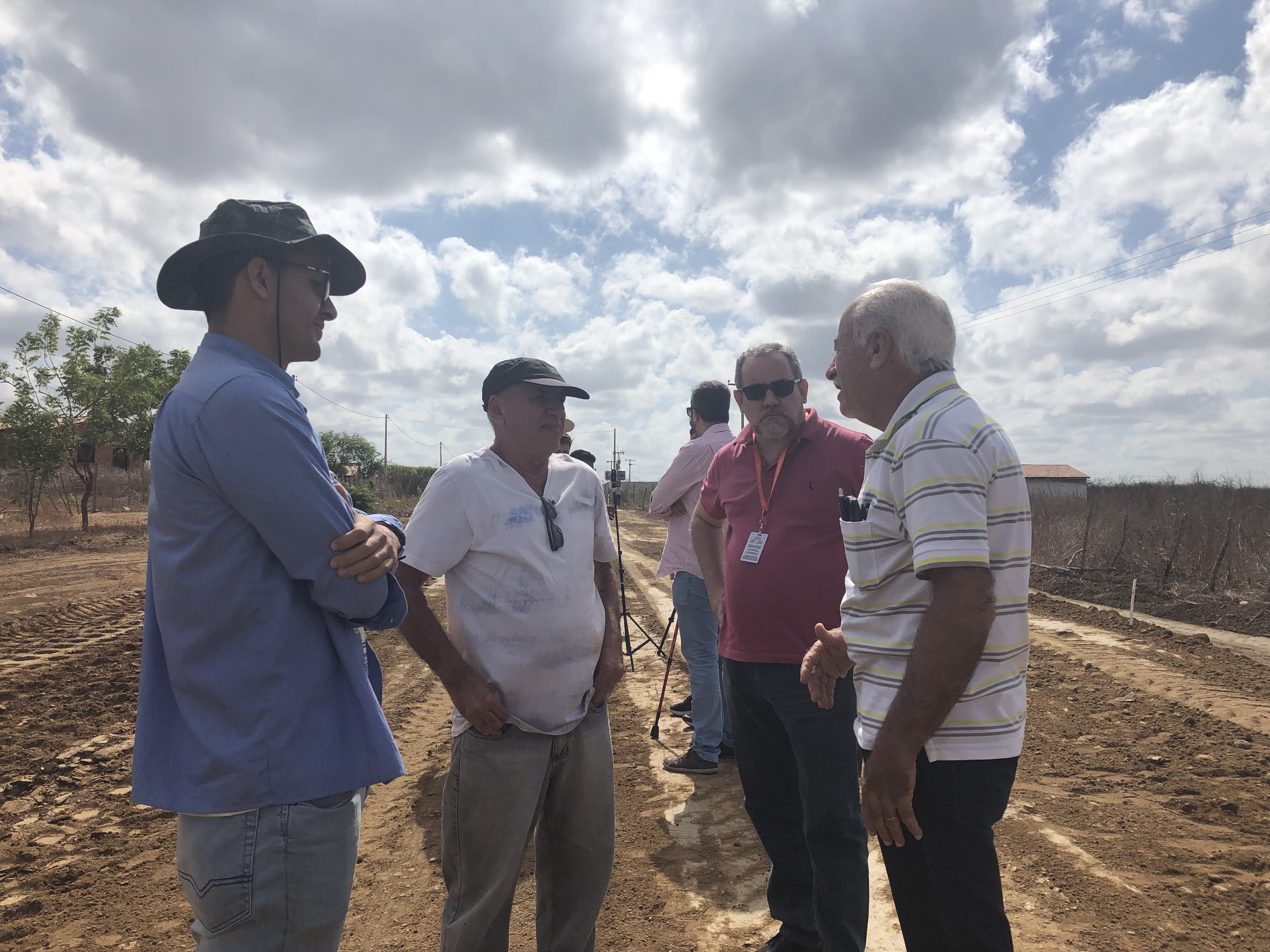 Gestores da SOP fiscalizam obras do trecho Quixadá – Dom Maurício