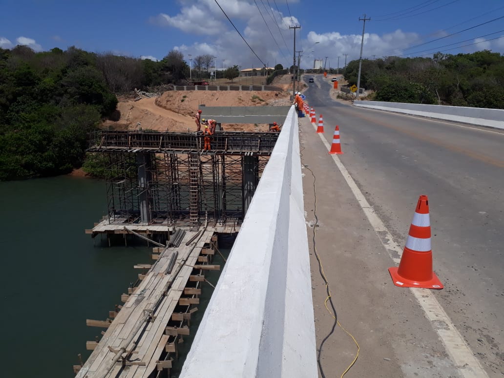 Obra da CE-025 passa de 50% de execução; ponte do Porto das Dunas terá bloqueio noturno