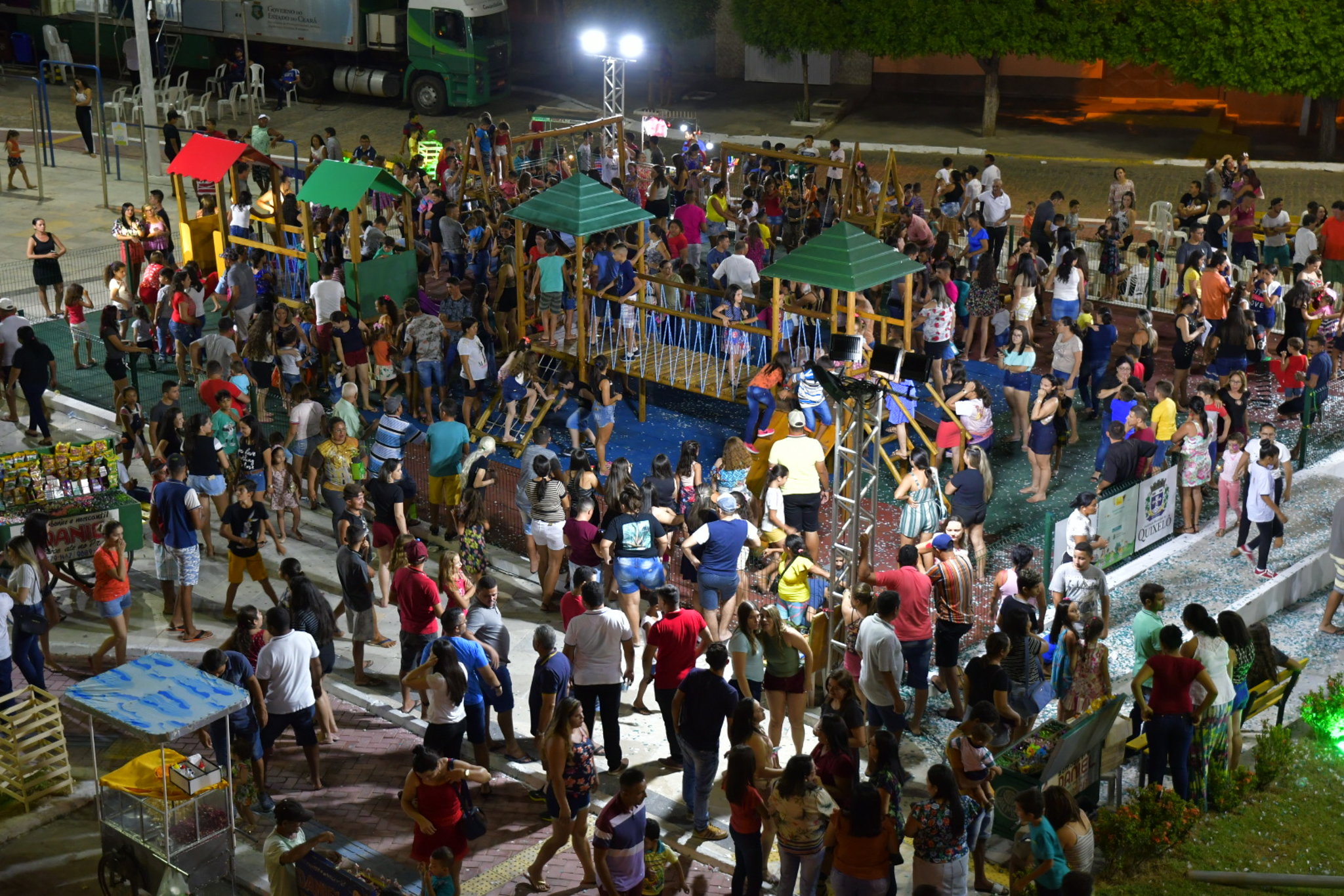 Governo do Ceará alcança marco histórico com a entrega de 100 brinquedopraças