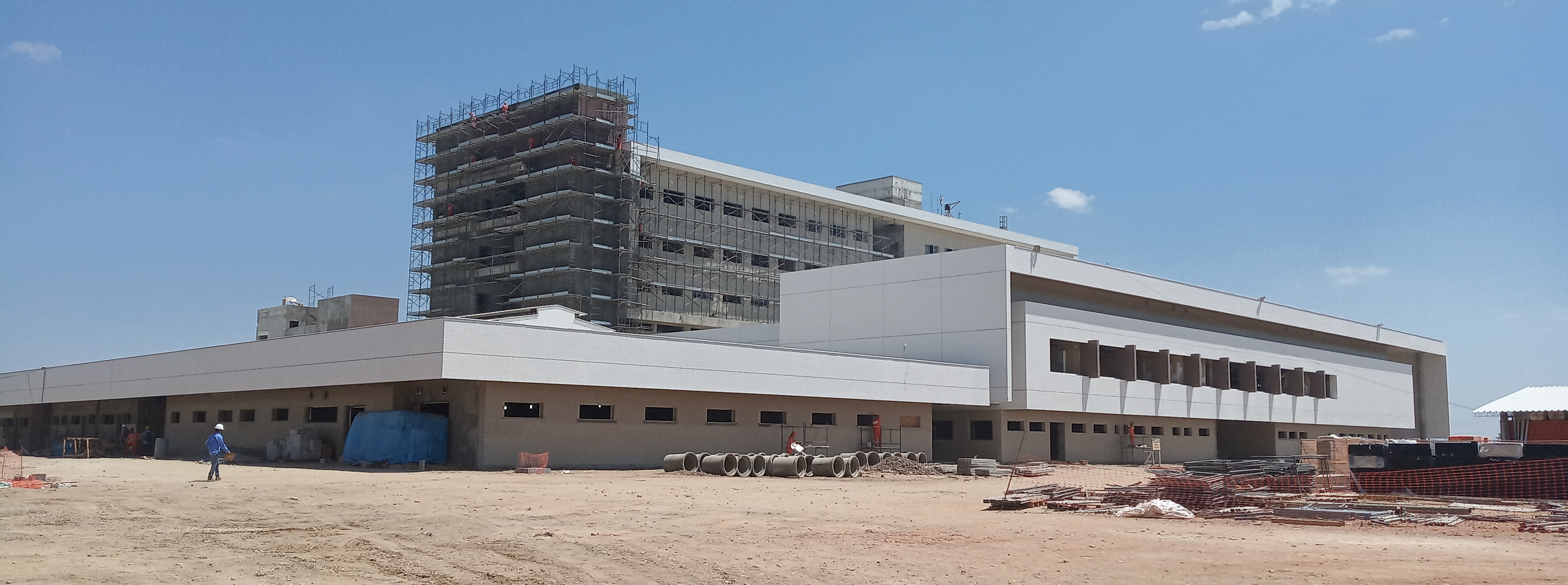 Obras do Hospital Regional do Vale do Jaguaribe se aproximam dos 70% de execução